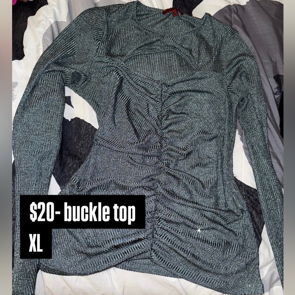 Cute sparkly top from buckle